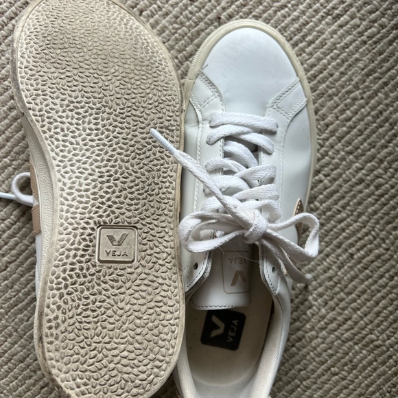 Veja EUC smoke free pet free home size US6 - Picture 2 of 4